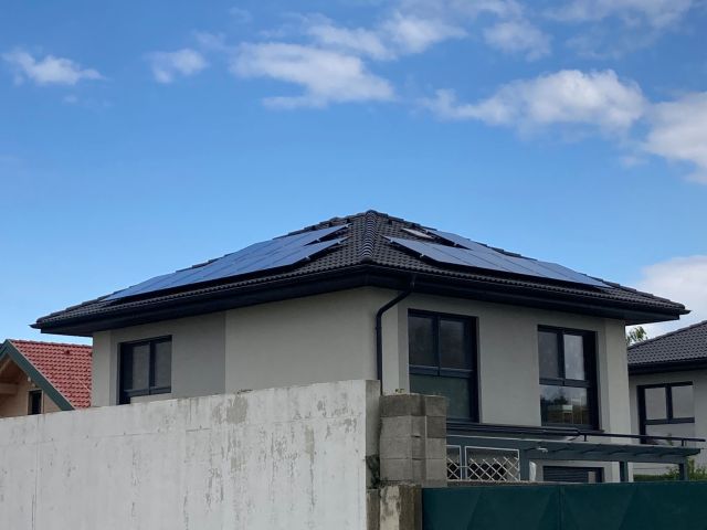 Photovoltaikanlage auf einem Dach in Wien