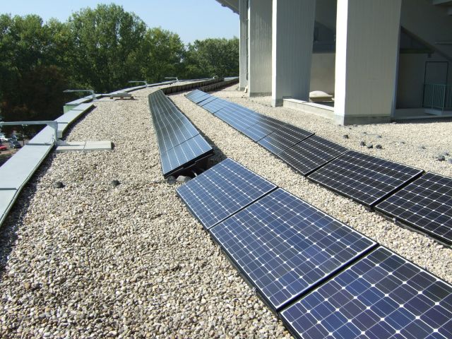 Photovoltaikanlage auf dem Stadiondach in Wien