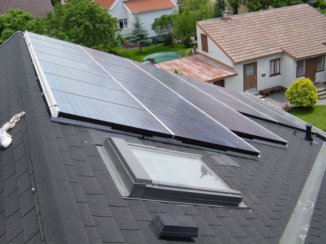 Photovoltaikanlage auf einem Schindeldach